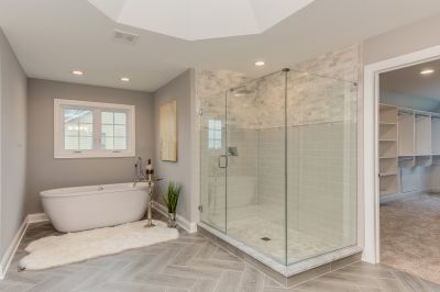Glass Enclosed Shower Bathtub